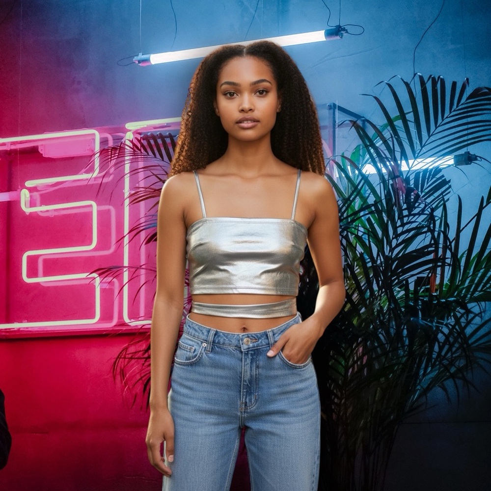 Metallic Silver Strappy Crop Top - Women new with tags - Picture 3 of 10